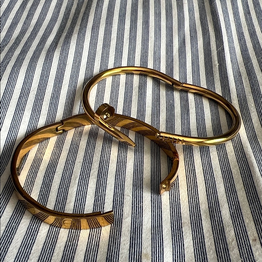 Elegant Gold Bracelet Set - Picture 3 of 5